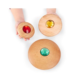 Tresteiner med juvel