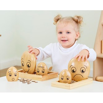 Trefigurer med følelsesuttrykk