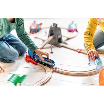 BRIO togbane smart interaktiv teknologi