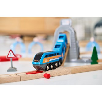 BRIO togbane smart interaktiv teknologi