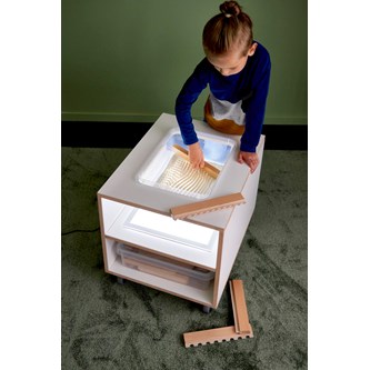 Fixa sensorisk bord 1,5:1 med en kasse/balje