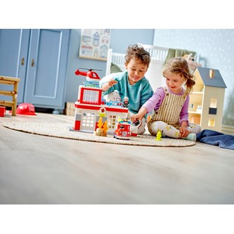 LEGO® DUPLO® Brandstasjon og helikopter