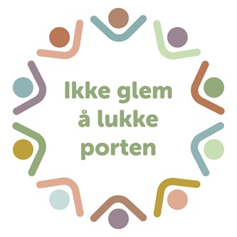 Informasjonsskilt: Ikke glem å lukke porten