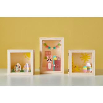 Titteskap i tre 20x30 cm