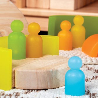 Fargerike personfigurer naturfarger