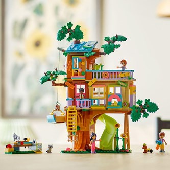 LEGO®Friends Koselig hytte i vennskapstreet