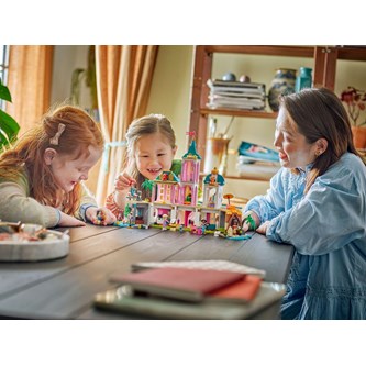 LEGO® Disney prinsesseslott med kjæledyr