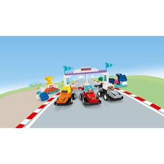 LEGO® DUPLO® F1® team med racerbiler og sjåfører