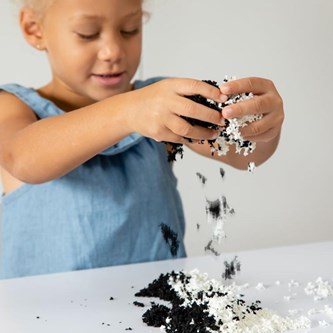 Pluffle playfoam sensorisk svart og hvit