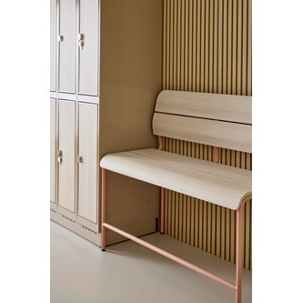 Adapt benk med rygg i kryssfiner SH 65 cm