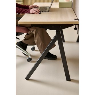 Skrivebord Work FSC BX Y-E 140x60 cm svart stativ