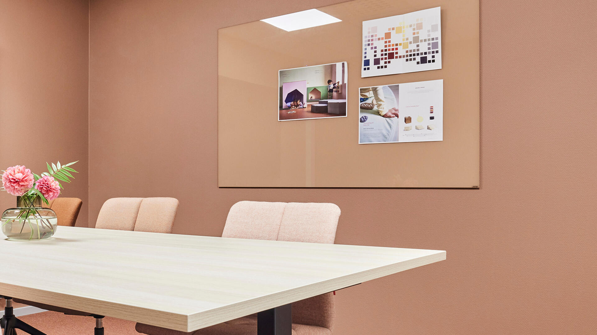 Speil, whiteboard & oppslagstavler