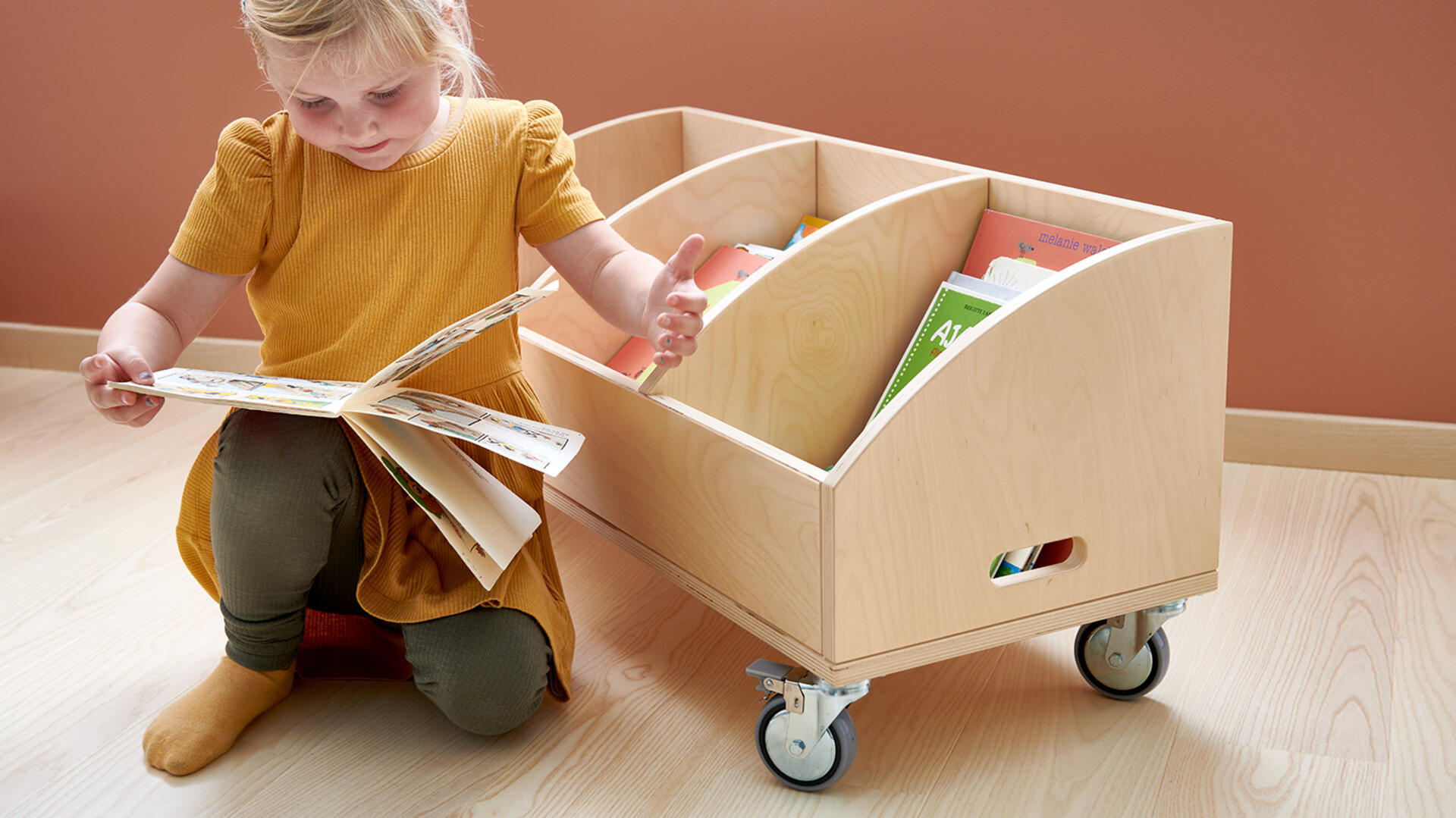 Utstilling & bokhyller