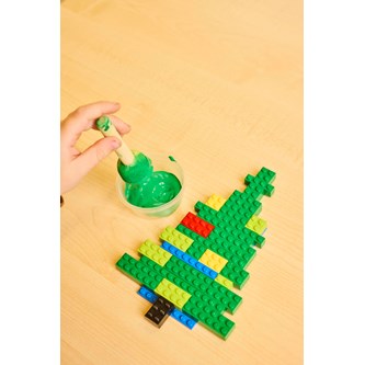 Lag juletre med LEGO®-klosser.