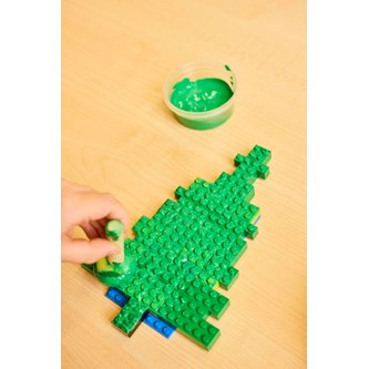 Lag juletre med LEGO®-klosser.