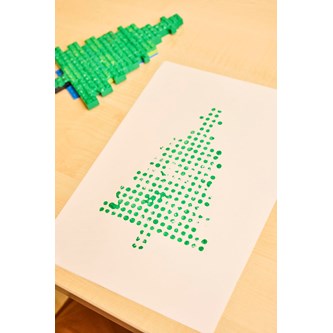 Lag juletre med LEGO®-klosser.