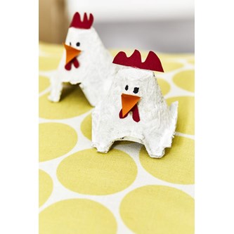 Høne av eggekartong