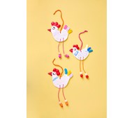 Glade påskehøner av leire