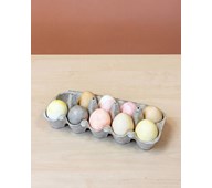 Mal påskeegg med ulike elementer