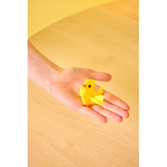 Flygende påskekylling av rørperler