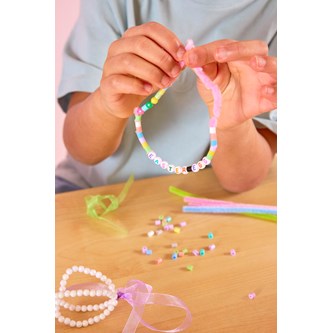 Personlig påskepynt av rørperler