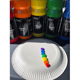 Sopp av pappkrus regnbue/pride