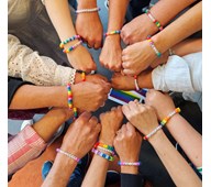 Perle et armbånd, regnbue/pride
