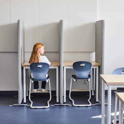 Skjermet arbeidsplass med gulvskjermer